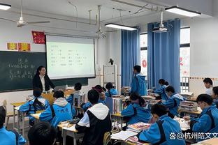 伊布新自传评曼联：从外看是顶级俱乐部，来了后发现是封闭小社会